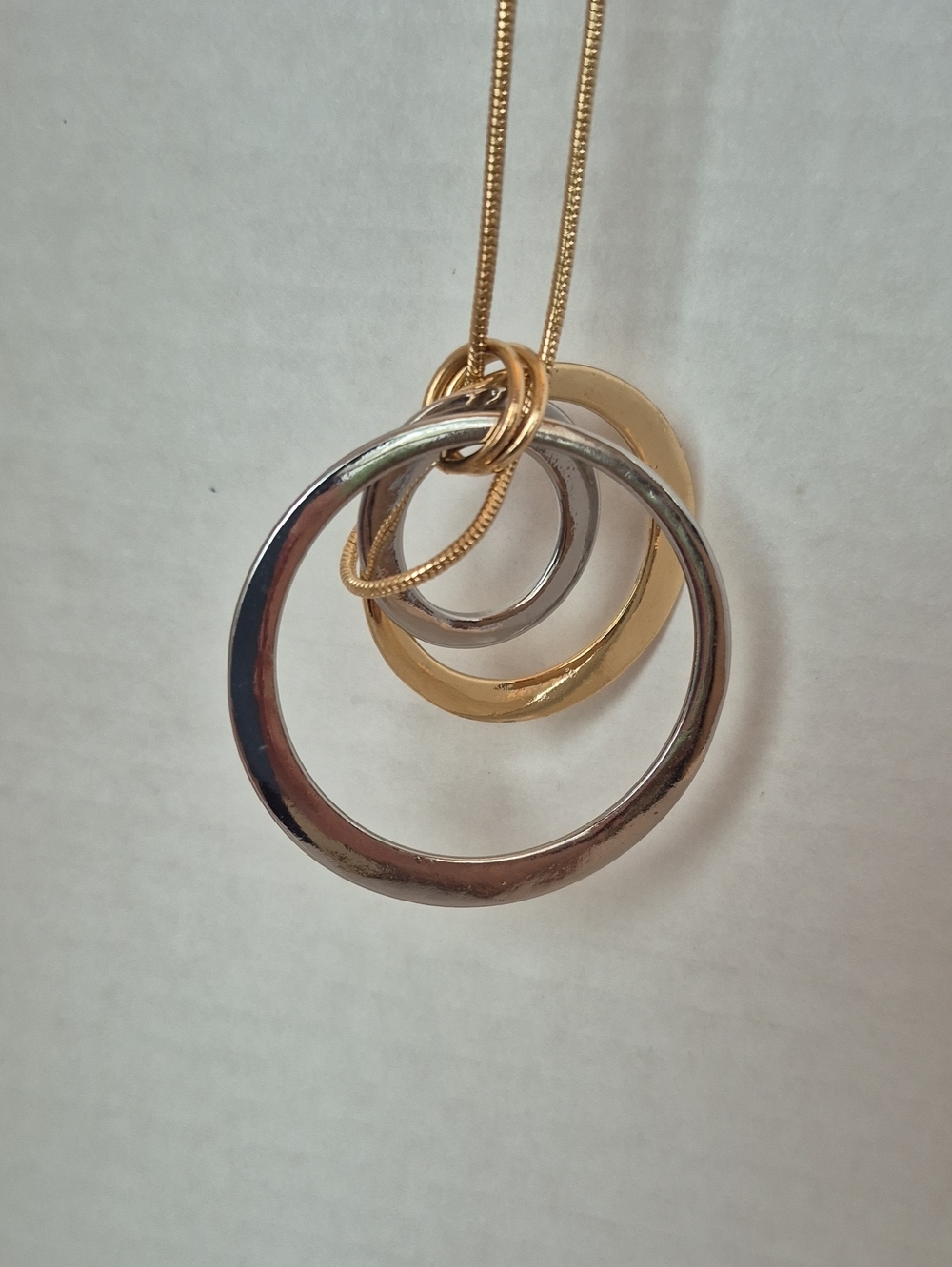 Two-Tone Interlocking Circle Pendant Necklace - Gold & Silver Colors